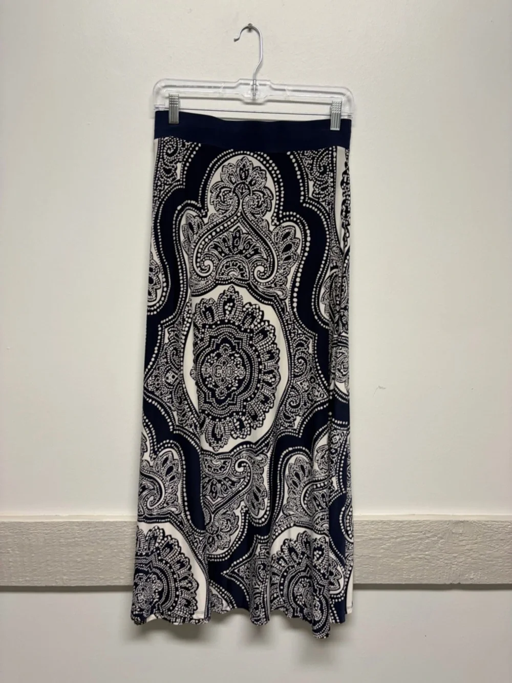 Pull On Stretchy Skirt M